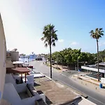 Phaedrus Living - Seaside Executive Flat Harbour 206